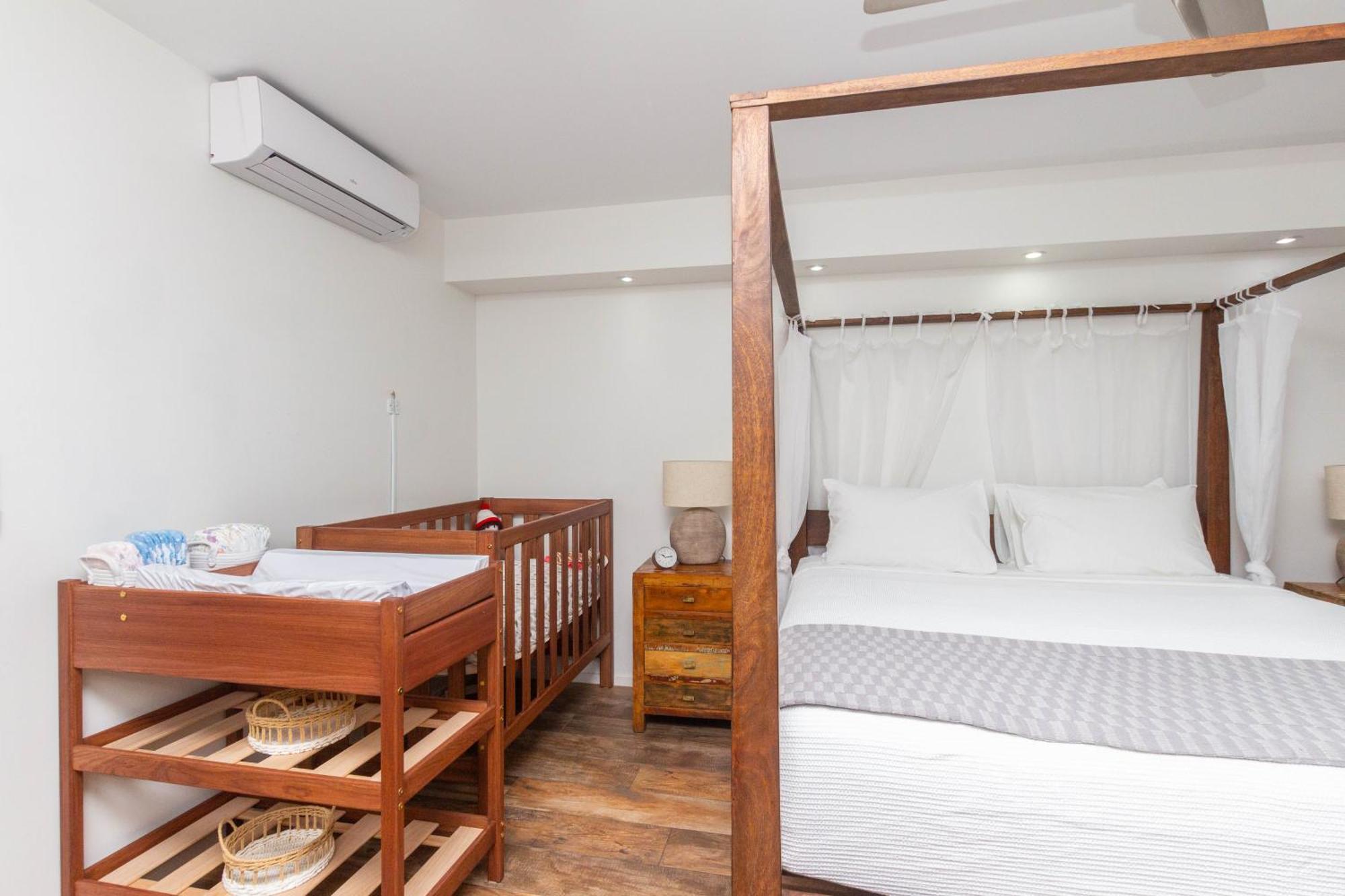 Luxury Pool Side Apartment In Beachfront Resort Cairns Eksteriør billede