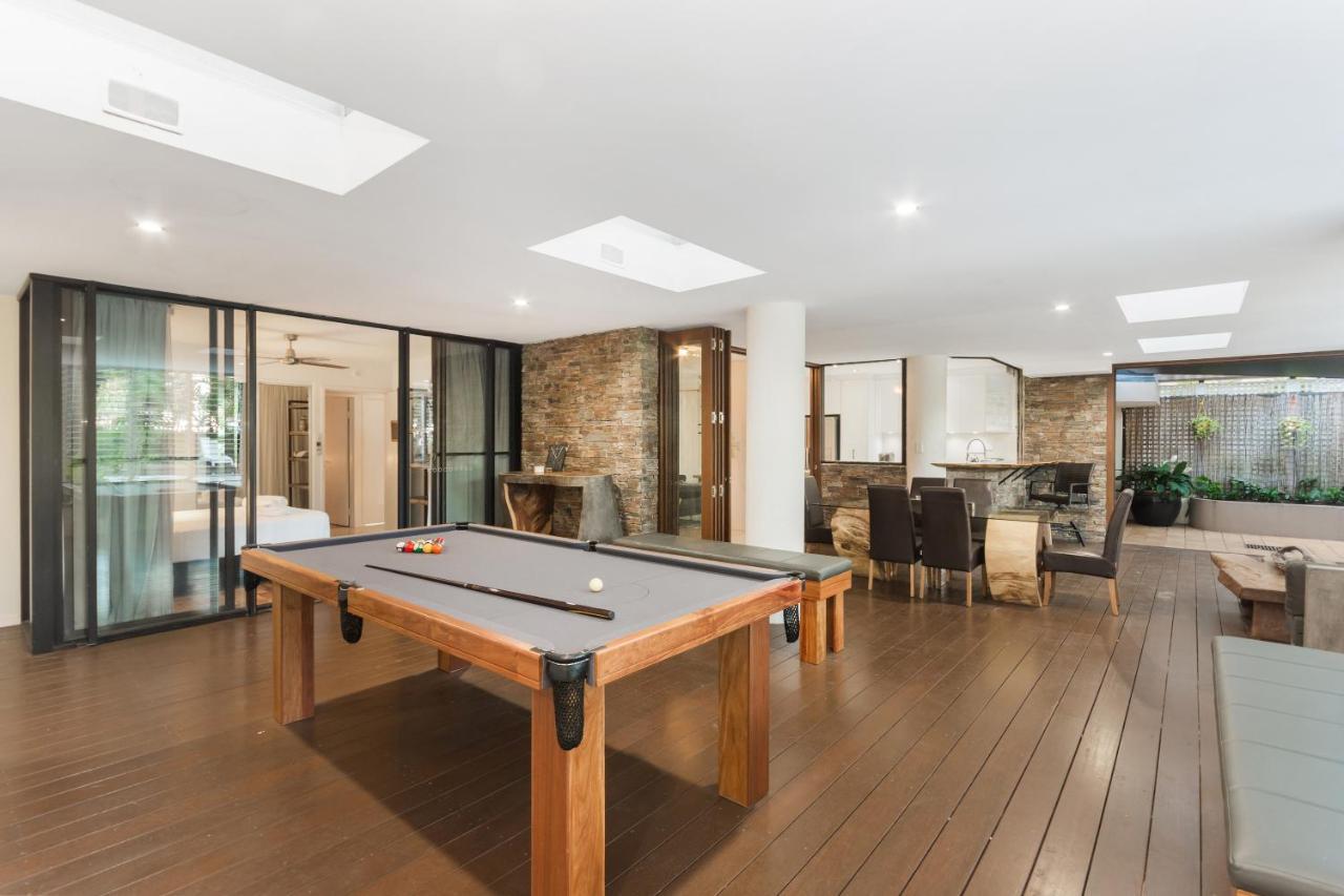 Luxury Pool Side Apartment In Beachfront Resort Cairns Eksteriør billede