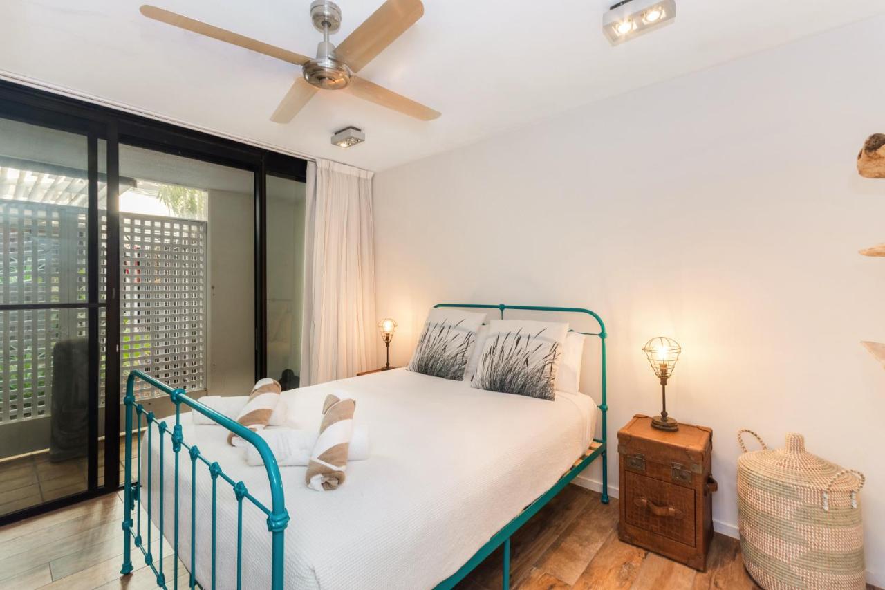 Luxury Pool Side Apartment In Beachfront Resort Cairns Eksteriør billede